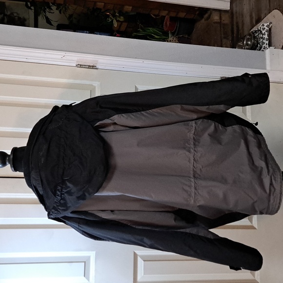 Men's Performance Jacket in Black and Gray - Picture 2 of 4